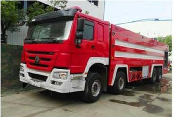 調動--程力重汽前四后八水罐消防車為民眾解困